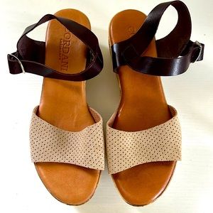 *Brand New*Cordani wedge size 39 (8us)